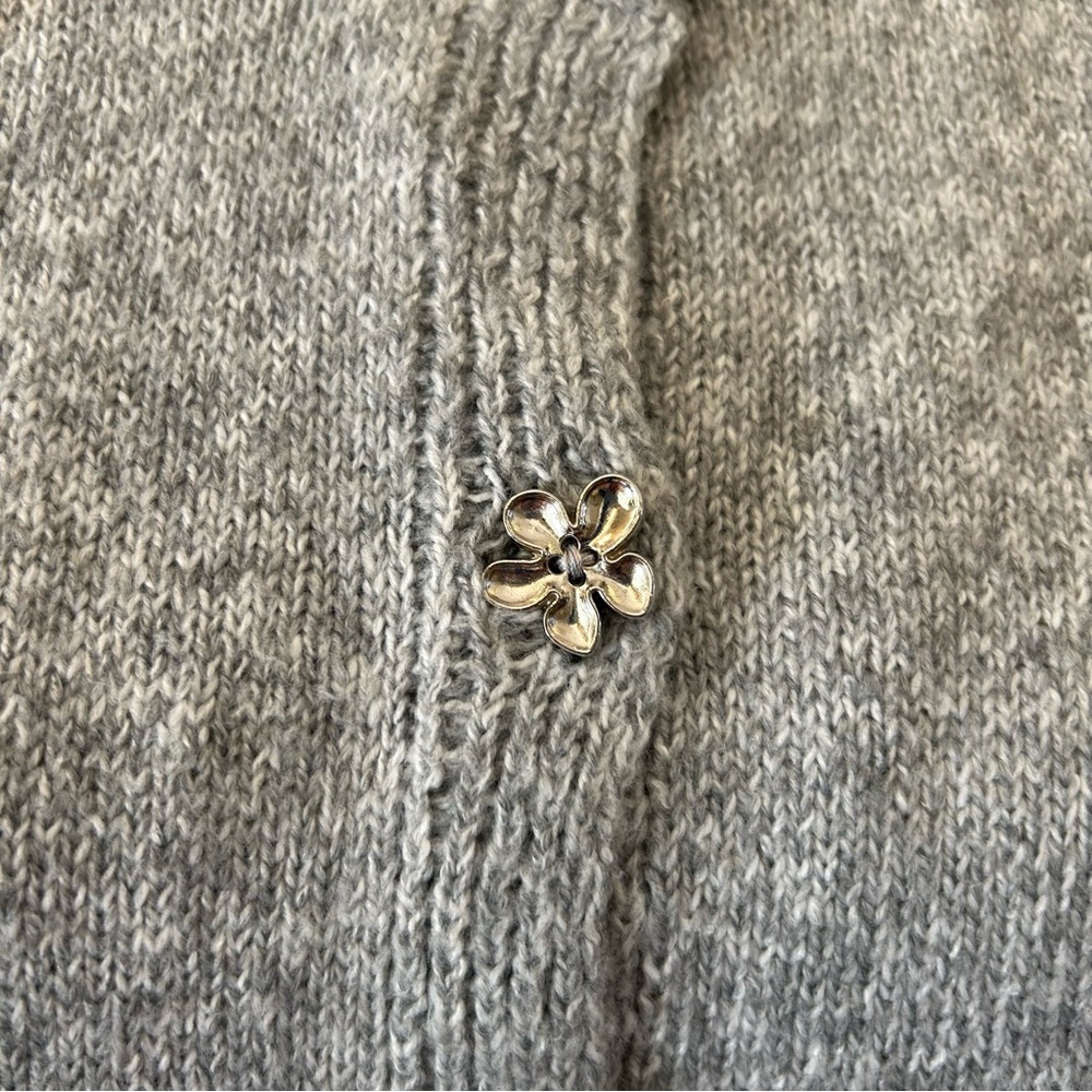 NEW Unbranded Gray Floral Cardigan Sweater NEW - Picture 7 of 11